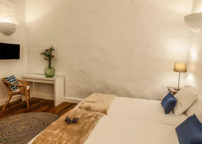 Lirios Rural - Adults Only