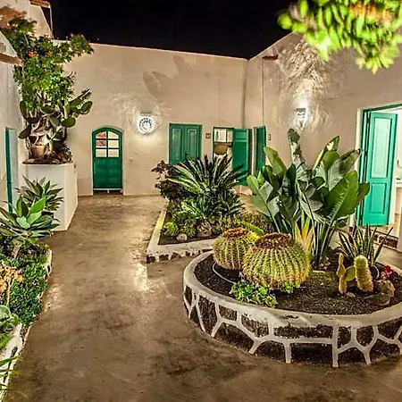 Lirios Rural - Adults Only 3* Tías