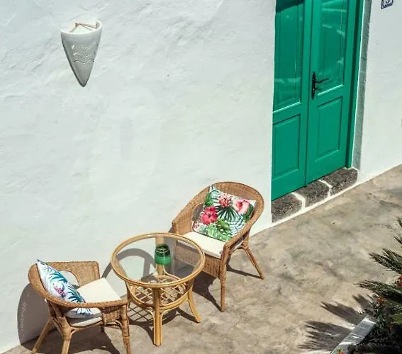 Lirios Rural - Adults Only