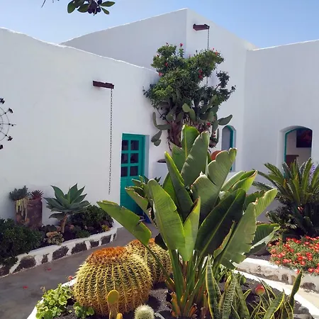 Lirios Rural - Adults Only Tías