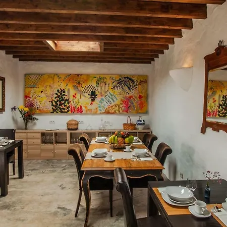 Lirios Rural - Adults Only