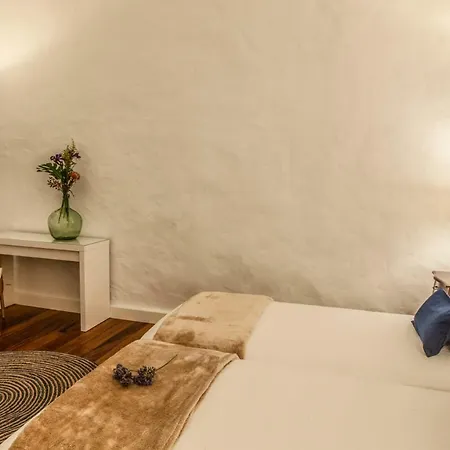 Lirios Rural - Adults Only